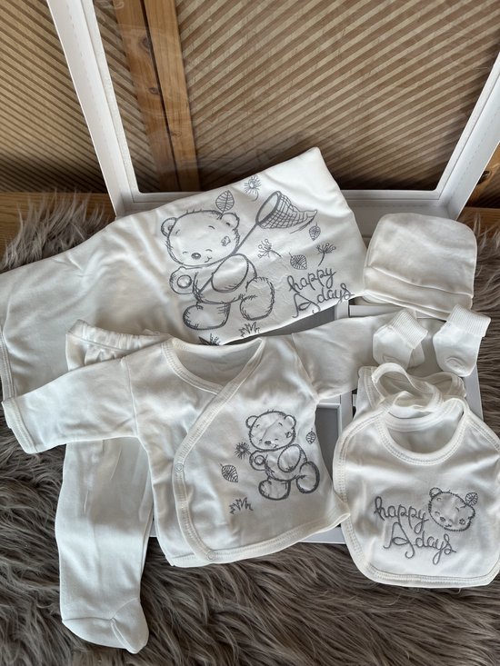 10 delige new born set met deken - luxe geschenkdoos - babyshower - kraam cadeau - new born boy / girl - wit crème grijs - berenmotief - happy days - 100 %katoen - anti allergisch-natural -0 tem 4 maanden