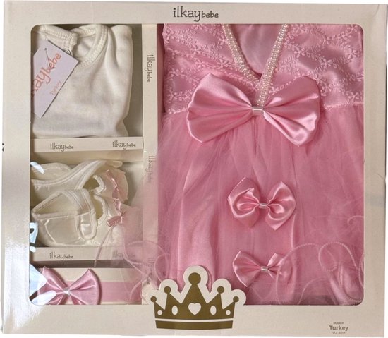 4-delige Babygeschenksetje met jurk, romper, hoofdband en schoentjes in de kleur roze en in de maat 0 tot en met 3 maanden jaar oud van Merkloos