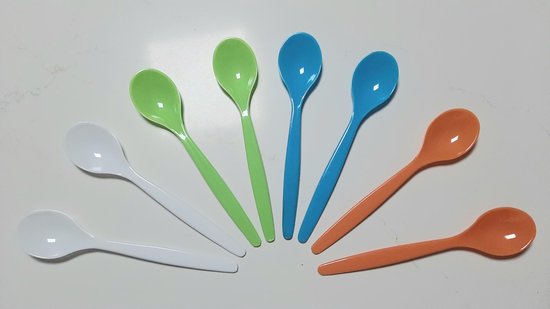 8 gekleurde eierlepels - vrolijke lente kleuren - oranje blauw groen wit - babyhapje lepeltje - eierlepeltjes lentetinten van Merkloos