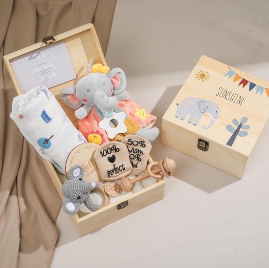 8-in-1 Baby Cadeauset Houten Kist met Mousseline en Knuffeldoekje
