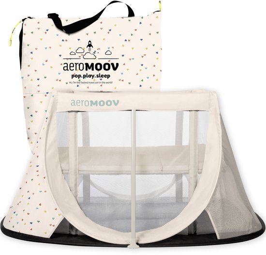 AeroMoov Campingbedje / Reisbedje met matras - voor baby én peuter - met bodemverhoger - Opgezet in 2s - Confetti Hearts van AeroMoov