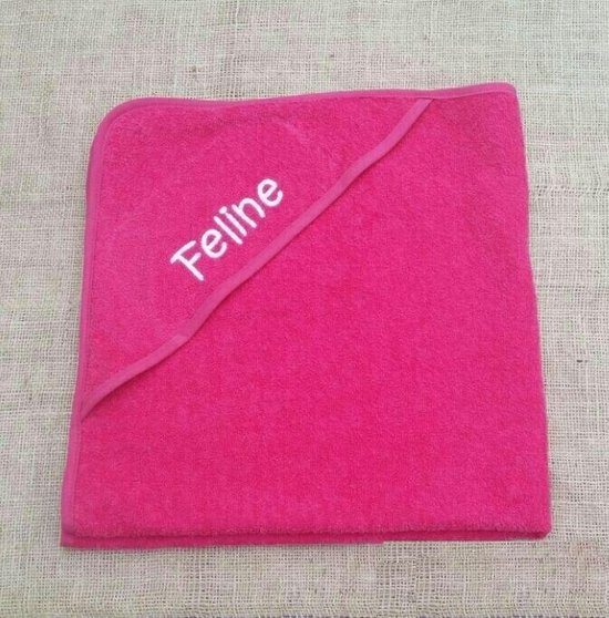 Baby badcape / omslagdoek fuchsia roze met de naam van de baby erop geborduurd - 100% katoen - Funnies