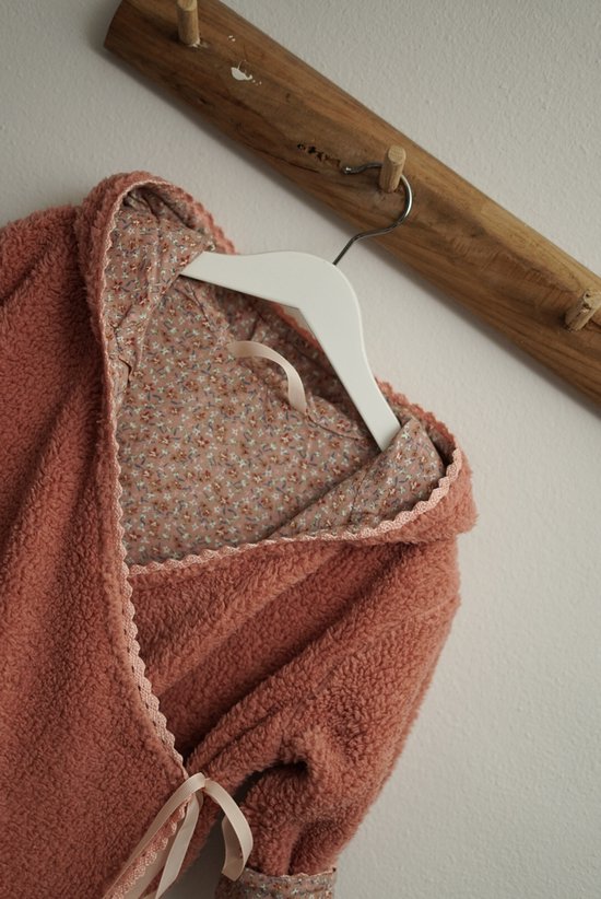 Baby-badjasje-roze met bloemetje-maat 92-handgemaakt-(Sweet baby Bedstraw)