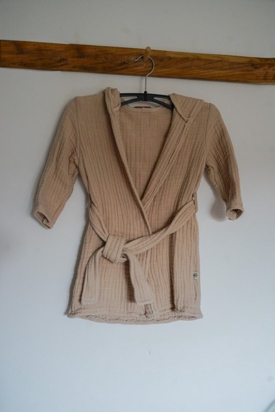 Baby-badjasje-unisex-beige-maat 80-handgemaakt(Sweet baby Bedstraw) van Sweet Baby Bedstraw