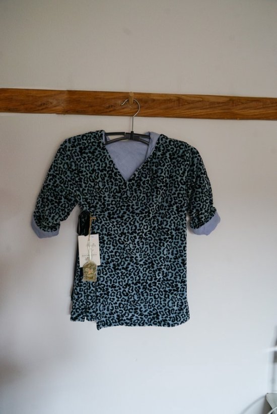 Baby-badjasje-unisex-staalblauw print-maat 80-handgemaakt (Sweet baby Bedstraw) van Sweet Baby Bedstraw