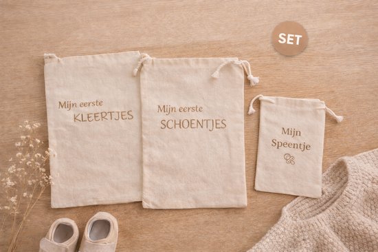 Baby bewaarbundel set 3-delig – Mijn eerste kleertjes, schoentjes & speentje – Katoenen opbergzakjes – Kraamcadeau baby – Beige van Merkloos