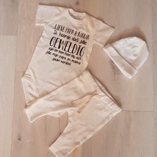 Baby cadeau geboorte meisje jongen set  papa en mama met tekst aanstaande zwanger kledingset pasgeboren unisex Bodysuit |  babykleding Huispakje | Kraamkado | Gift Set babyset kraamcadeau pakje babygeschenk babygeschenkset kraampakket van Little Dutch