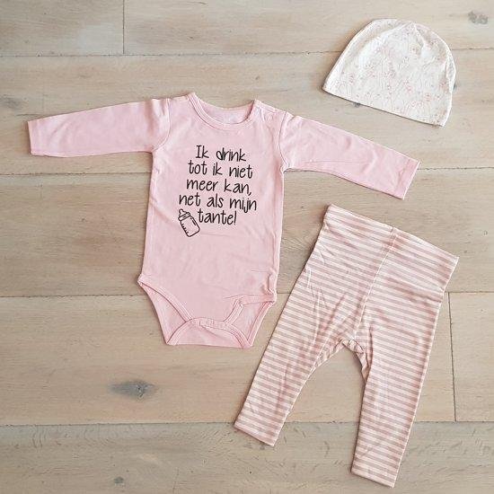 Baby cadeau geboorte Meisjes Setje 3-delig newborn | maat 62-68 | roze mutsje beertje roze broekje streep en roze romper lange mouw met tekst zwart ik drink tot ik niet meer kan net als mijn tante flesje | Bodysuit | Huispakje | Kraamkado | Gift Set van Little Dutch