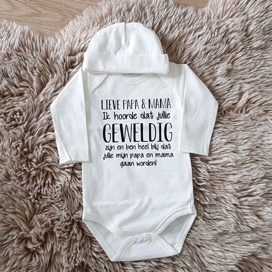 Baby cadeau geboorte papa en mama worden meisje jongen set met tekst aanstaande zwanger kledingset pasgeboren unisex Bodysuit - babykleding Huispakje - Kraamkado - Gift Set babyset kraamcadeau pakje babygeschenk babygeschenkset kraampakket van Pekannu.