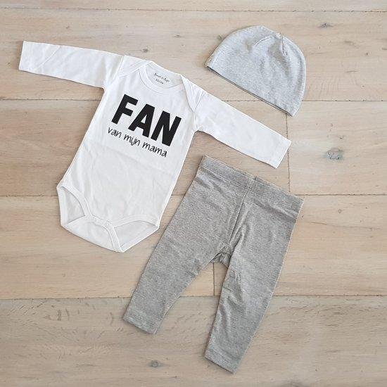 Baby cadeau geboorte unisex jongen of Meisje Setje 3-delig newborn - maat 62-68 - grijs mutsje en broekje en romper lange mouw wit met zwarte tekst fan van mijn mama - Bodysuit - pakje - Kraamcadeau - Gift Set van Merkloos