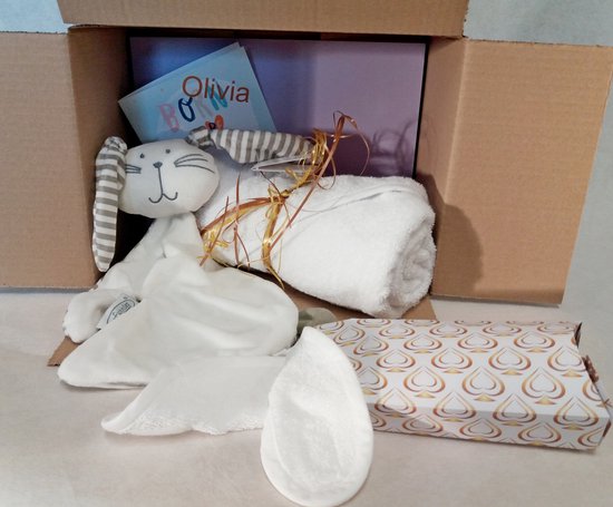 Baby Cadeau Pakket- Geboorte Cadeau-Baby geschenk pakket-Met geborduurde naam op Badcape-0Kraam mand voor Meisjes & Jongens-Geboorte geschenk set met Funnies Badcape, Slabbetje, en Tutlap in doosje van Funnies.