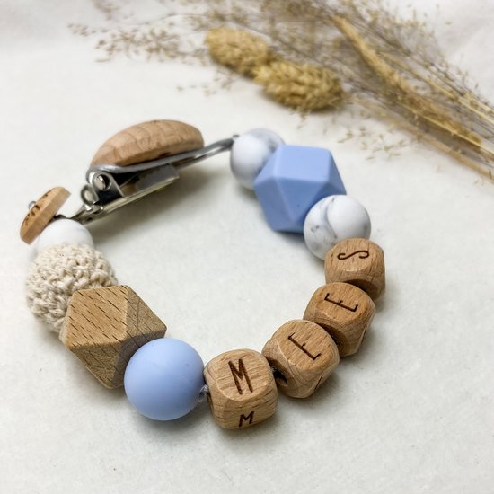 Baby Chique Uden | Speenkoord met naam | Babyblauw Marmer | Kraamcadeau | Babyshower | Babygym | Baby born | Gepersonaliseerd van Baby Chique Uden