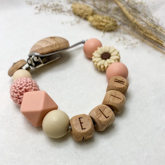 Baby Chique Uden | Speenkoord met naam | Crème Roze Flower | Kraam cadeau | Babyshower | Babygym | Baby born | Gepersonaliseerd van Baby Chique Uden