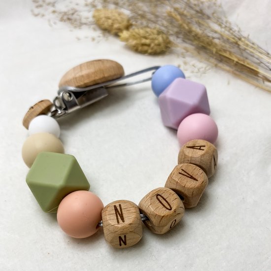 Baby Chique Uden | Speenkoord met naam | Pastel | Kraamcadeaus | Jongen | Meisje | Babyshower | Baby gym | Baby born | Cadeau van Baby Chique Uden