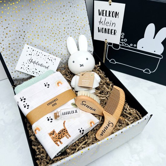 Baby geboorte set - Gepersonaliseerde baby borstel en kam van hout met naam - Baby geschenkset - Nijntje shampoo - Hydrofiele doeken - Haarlok flesje - Kraamcadeau - Zwangerschap cadeau - Babyshower - Badset Jungle van Little Dutch
