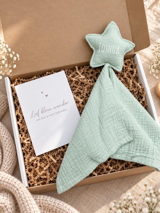 Baby Geschenkset- Knuffeldoek ster mintgroen met naam en wenskaart lief klein wonder wat ben je toch bijzonder