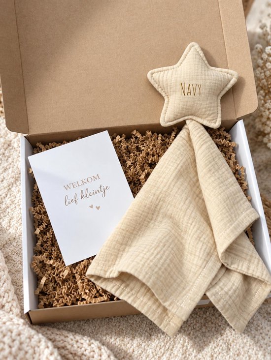 Baby Geschenkset- Knuffeldoek ster taupe met naam en wenskaart lief klein wonder wat ben je toch bijzonder