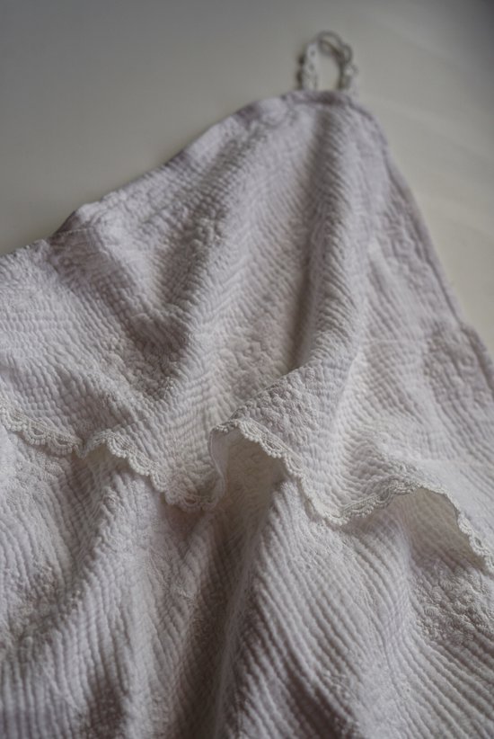 Baby-inbakerdoek-wit geborduurd-90x90 cm-handgemaakt-(Sweet baby Bedstraw )
