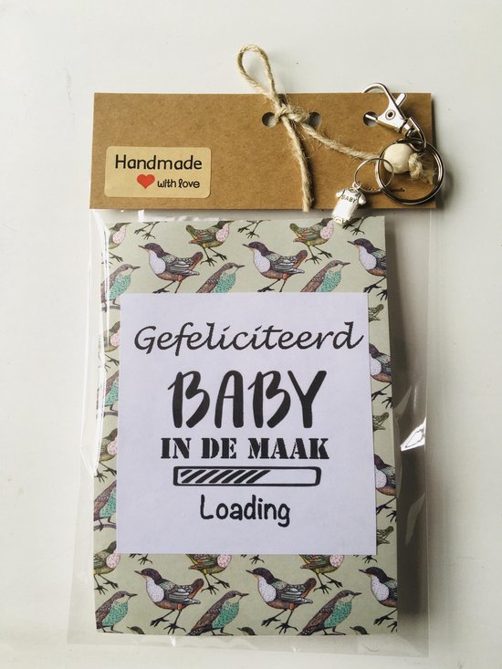 Baby kraamcadeau / baby luiercadeau met de tekst 'gefeliciteerd baby in de maak' ,in verwachting, geboorte op komst jongen of meisje, luierkado, babyshower, zwangerschap, bedeltje van romper van Sweetest Design