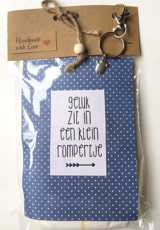 Baby kraamcadeau / luiercadeau met de tekst 'geluk zit in een klein rompertje', geboorte jongen, luierkado, babyshower, zwangerschap, sleutelhanger met bedeltje van een rompertje van Liefzebraatje
