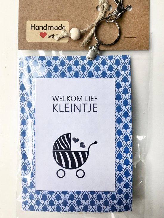 Baby luierkado, baby kraamcadeau met de tekst 'welkom lief kleintje' , geboortecadeau, jongen, babyshower, zwangerschap, sleutelhanger met bedeltje van een rompertje van Pippoo Box