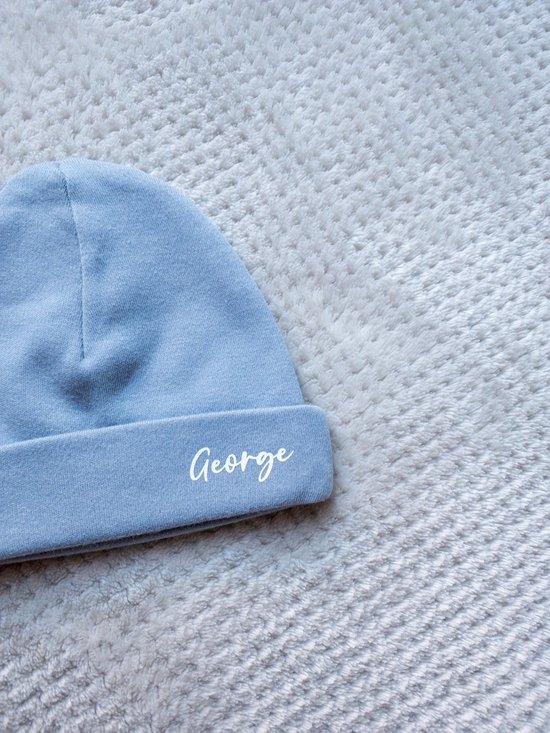 Baby mutsje met naam - Grijs blauw | Geboorte mutsje met naam | Babymuts gepersonaliseerd | Kraamcadeau | Newborn babymutsje | Kraamkado van Pipersonal.