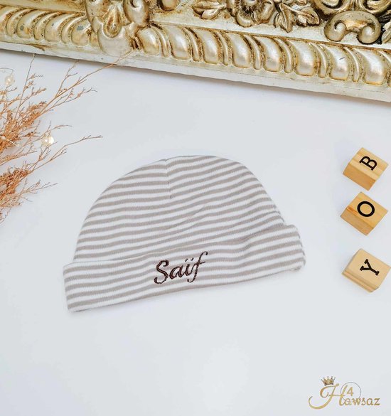 Baby mutsje met naam - Hawsaz.nl cadeaus | Geboorte mutsje met naam | Babymuts gepersonaliseerd | Kraamcadeau | Newborn babymutsje | Kraamkado van Hawsaz.nl