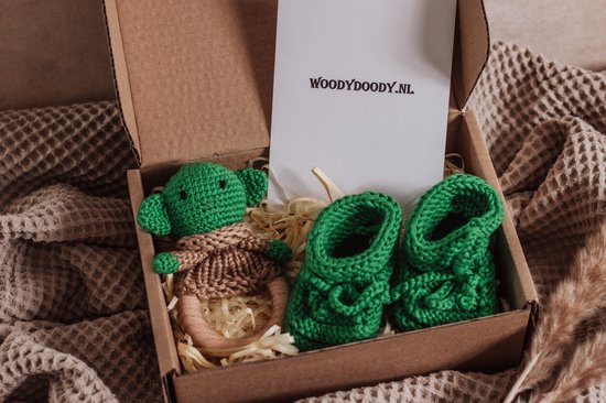 Baby Rammelaar - Baby Yoda met Zachte Schoentjes Geschenkset met Geboortekaart Baby - Kraamcadeau Unisex Jongen Meisje - Baby Cadeau - Geboorte Cadeau - Babyshower - Baby Geschenkset - Kraamcadeau - Kraampakket