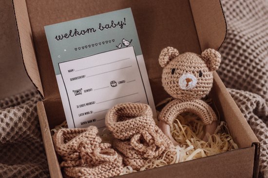 Baby Rammelaar Beer met Zachte Schoentjes Hand Gebreid Geschenk Set met Geboortekaart Baby - Kraamcadeau Unisex Jongen Meisje - Baby Cadeau - Geboorte Cadeau - Babyshower - Baby Geschenkset - Kraamcadeau - Kraampakket van MiRacqio