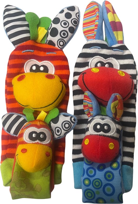 Baby Rammelaar Sokjes en Rammelaar Armbanden - 4-delig rammelaar set - Zebra en Giraffe - KELERINO. van KELERINO