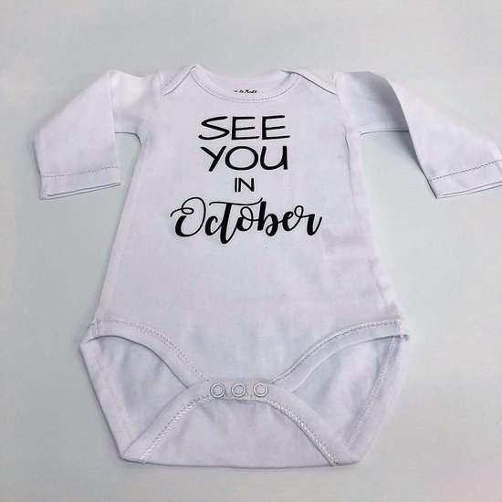 Baby Rompertje aankondiging zwangerschap Zwangerschapsaankondiging maand See you in October Oktober - Lange mouw - wit - maat 50/56 - Cadeau voor de liefste aanstaande oma en opa mama papa oom tante - Bekendmaking zwangerschap van Yoekou