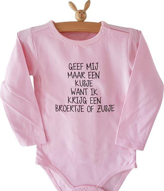 Baby rompertje meisje met tekst voor grote zus big sis sister - Geef mij maar een kusje want ik krijg een broertje of zusje - Lange mouw - roze| maat 74-80 - Zwangerschapsaankondiging zwangerschap aankondiging geboorte van Merkloos