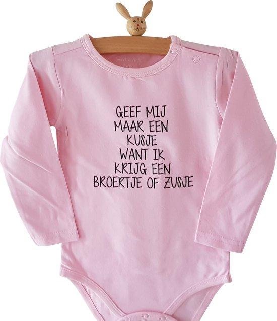 Baby rompertje meisje met tekst voor grote zus big sis sister - Geef mij maar een kusje want ik krijg een broertje of zusje - Lange mouw - roze| maat 86-92 - Zwangerschapsaankondiging zwangerschap aankondiging geboorte van Merkloos