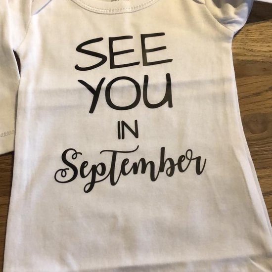 Baby Rompertje tekst aankondiging zwangerschap Zwangerschapsaankondiging maand See you in September | Lange mouw | wit | maat 50/56 | Cadeau voor de liefste aanstaande oma en opa mama papa oom tante | Bekendmaking zwangerschap van MyTenderLove.