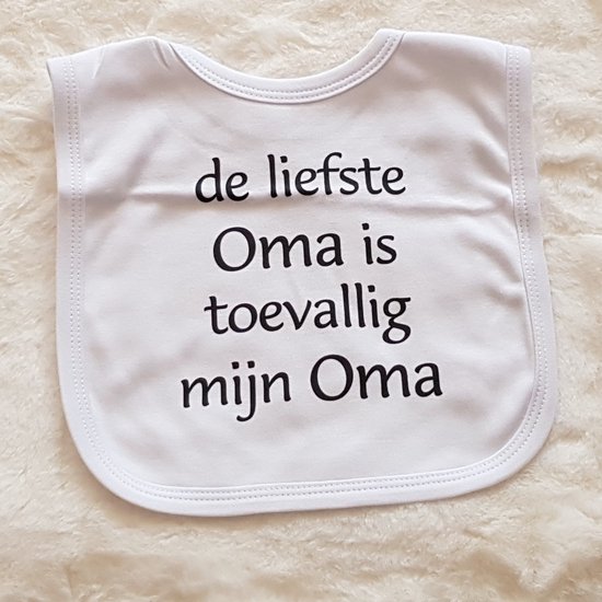 Baby slabbetje cadeau tekst de liefste oma is toevallig mijn zwangerschap bekendmaking aankondiging voor aanstaande geboorte gaat worden jullie worden zwangerschapsaankondiging moederdag van My Other Me