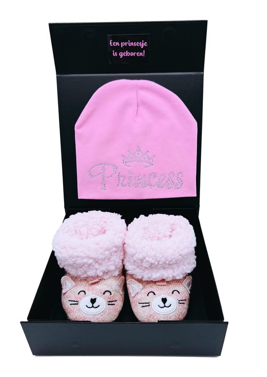 Baby slofjes - kraamcadeau - baby mutsje - kraamcadeau kopen - kan ook rechtstreeks als cadeau worden verstuurd van Geboortegroet.