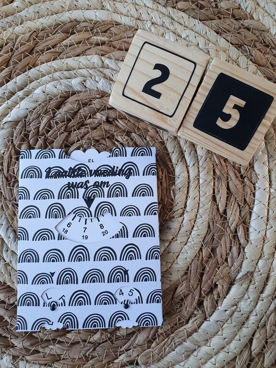 Baby Voedingskaart | Voedingsschijf | Kraamcadeau | Zwangerschap | 25- zwart | wit met regenbogen van Praakis