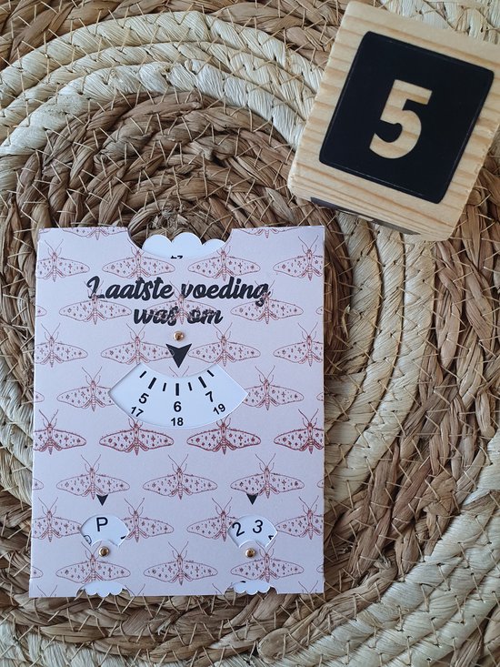 Baby Voedingskaart | Voedingsschijf | Kraamcadeau | Zwangerschap | 5- creme | natuurtinten met vlinders en een subtiele glitter van Paspas