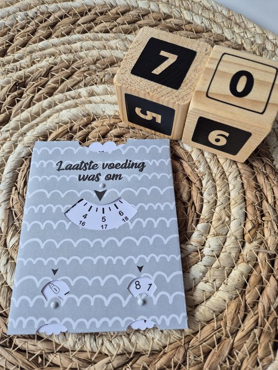 Baby Voedingskaart | Voedingsschijf | Kraamcadeau | Zwangerschap | 70- grijs | blauw met witte boogvormige lijnen van Merkloos