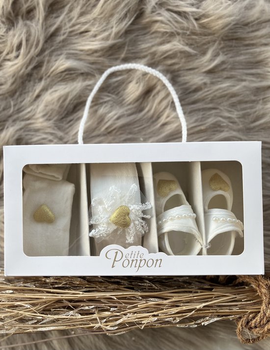 Babyaccessoires-geschenken set -geschenkdoos-doopsel-haarband-pantoffels-panty-babymeisjes-doopsel-kraamcadeau-goudkleur-hartjes motief- tule parels-0 tem 6 maanden van All About Souk