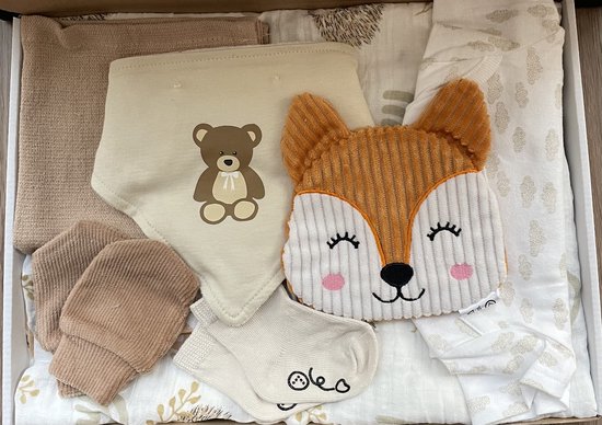 Babygeschenkdoos -One of a Kind Babyshower Cadeau - uniek, lief & met zorg samengesteld van Dear Lovely Gifts