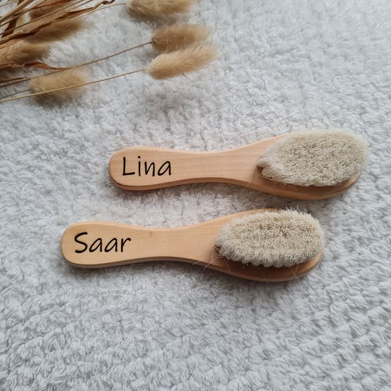 Babyhaarborstel met naam, gepersonaliseerd, babyuitzet, haarborstel, kraamcadeau, houten babyhaarborstel van Merkloos
