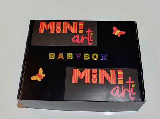 babykado - diy box - knutselkoffer - babyvoet- handafdruk - haakwerkje - fopspeenketting - speenkoord - babygeschenkset - babyshower - zwangerschapskado - knutselen voor volwassenen - zwanger - baby van GiftThat.