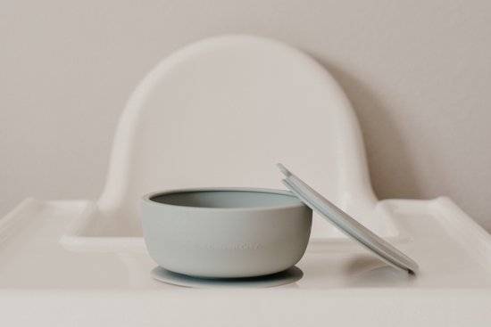 Babykom met zuignap en deksel van OXO Tot