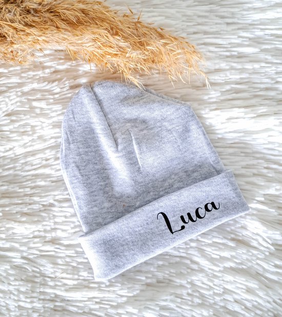 Babymutsje met naam - Grijs - van LTM baby - Newborn - Baby - Gepersonaliseerd - Zwanger - Kraamcadeau van LTM baby