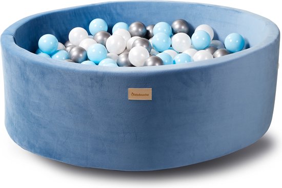 Ballenbak Baby Velvet Blauw - Speelgoed 1 jaar, 2 jaar, 3 jaar - Ballenbad Superzacht - Ballenbakken - Kidsdouche - BPA vrije ballen 200 stuks Ø 7 cm - Lichtblauw, Zilver, Parelmoer van Merkloos