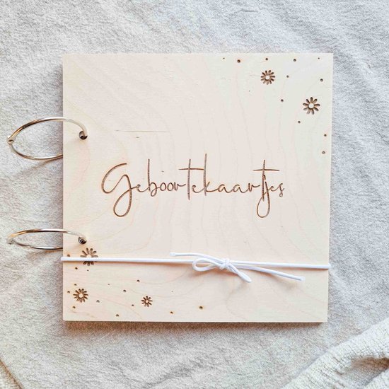 Bewaarbundel geboortekaarten | 20 x 20 cm | hout | bloemetjes van Kidooz.