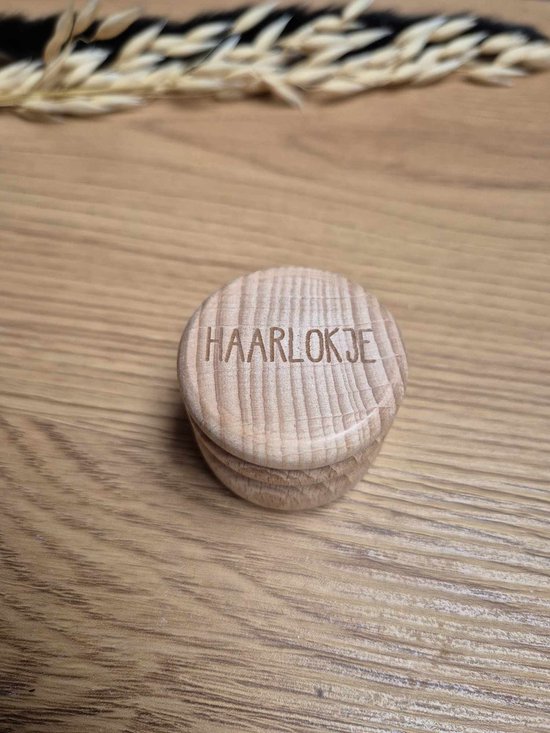 Bewaardoosje | haarlokje | haarlokdoosje | opdruk: gegraveerd | bewaarpotje | haarlokpotje | Strak Lettertype van Silly Billy.