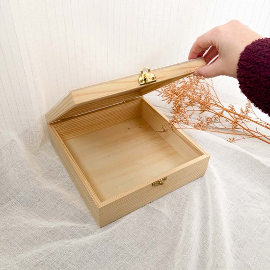 Bewaarkistje - geboortebloem met naam - gepersonaliseerd - cadeau met naam - klepdeksel - uniek cadeau