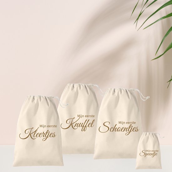 Bewaarzakken set 4- delig | mijn eerste kleertjes | mijn eerste schoentjes | mijn eerste knuffel | mijn eerste speentje | Herinneringen bewaren | van Merkloos